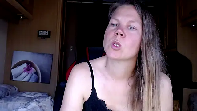 Snapshot of CallMeMaria chatting on January 5, 3:45 pm CallMeMaria online show from January 5, 3:45 pm