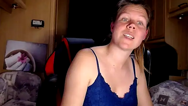 Snapshot of CallMeMaria chatting on January 7, 4:27 pm CallMeMaria online show from January 7, 4:27 pm