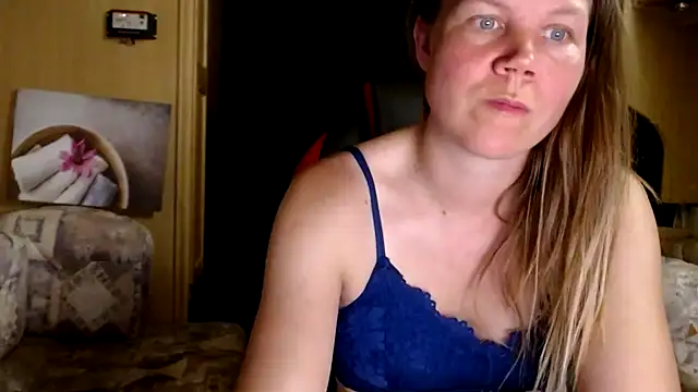 Snapshot of CallMeMaria chatting on January 7, 8:21 pm CallMeMaria online show from January 7, 8:21 pm