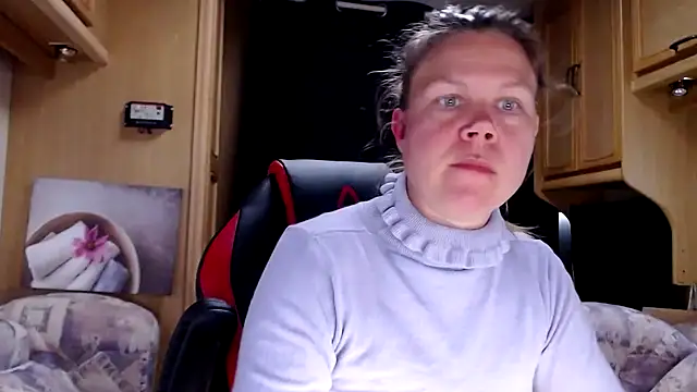 Snapshot of CallMeMaria chatting on January 11, 1:53 pm CallMeMaria online show from January 11, 1:53 pm