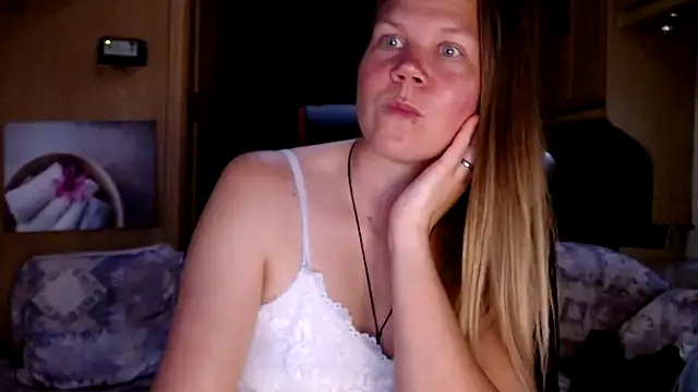 Snapshot of CallMeMaria chatting on January 11, 4:57 pm CallMeMaria online show from January 11, 4:57 pm