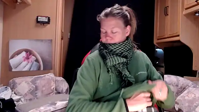 Snapshot of CallMeMaria chatting on January 16, 10:53 am CallMeMaria online show from January 16, 10:53 am