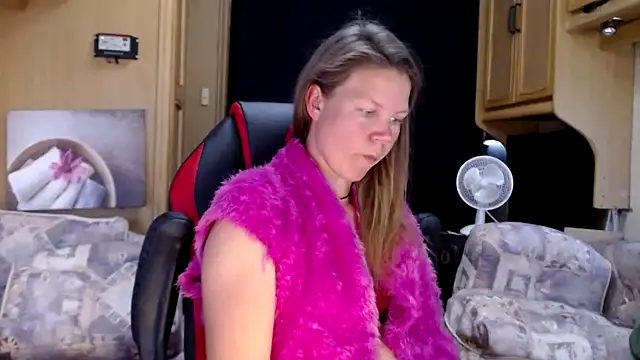 Snapshot of CallMeMaria chatting on January 17, 1:56 pm CallMeMaria online show from January 17, 1:56 pm