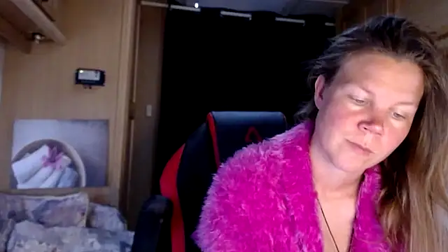 Snapshot of CallMeMaria chatting on January 18, 11:43 am CallMeMaria online show from January 18, 11:43 am