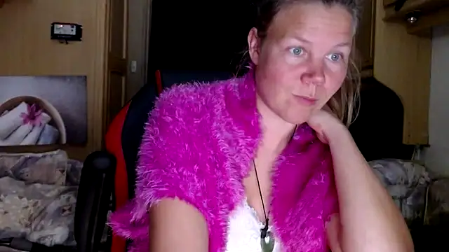 Snapshot of CallMeMaria chatting on January 19, 7:15 pm CallMeMaria online show from January 19, 7:15 pm