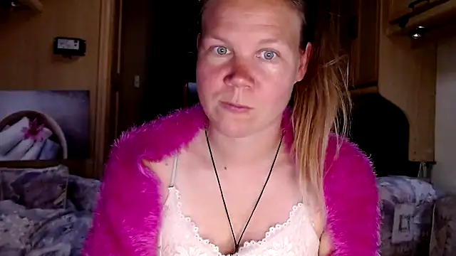 Snapshot of CallMeMaria chatting on January 20, 2:03 pm CallMeMaria online show from January 20, 2:03 pm