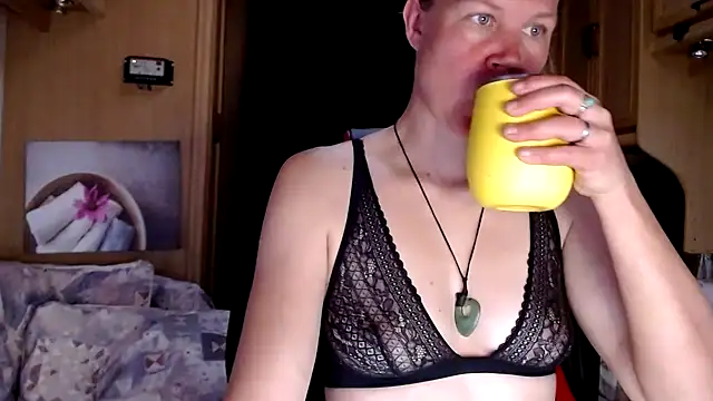 Snapshot of CallMeMaria chatting on January 21, 11:03 am CallMeMaria online show from January 21, 11:03 am