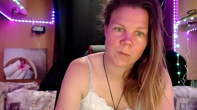 Snapshot of CallMeMaria chatting on January 25, 11:23 am CallMeMaria online show from January 25, 11:23 am