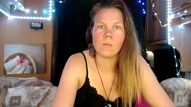 Snapshot of CallMeMaria chatting on January 26, 1:04 pm CallMeMaria online show from January 26, 1:04 pm