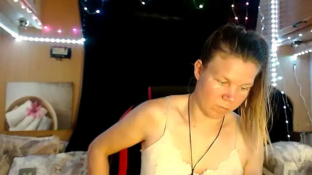 Snapshot of CallMeMaria chatting on January 27, 12:05 pm CallMeMaria online show from January 27, 12:05 pm