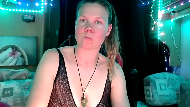 Snapshot of CallMeMaria chatting on January 27, 6:31 pm CallMeMaria online show from January 27, 6:31 pm