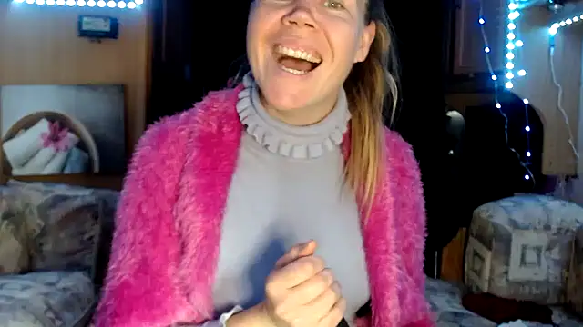 Snapshot of CallMeMaria chatting on January 31, 1:23 pm CallMeMaria online show from January 31, 1:23 pm