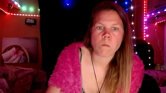 Snapshot of CallMeMaria chatting on February 2, 6:53 pm CallMeMaria online show from February 2, 6:53 pm