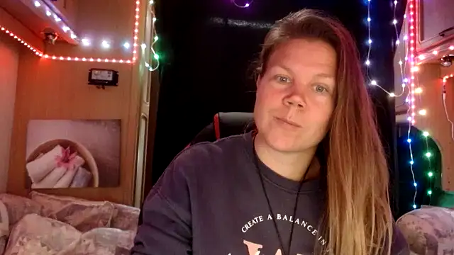 Snapshot of CallMeMaria chatting on February 3, 11:31 am CallMeMaria online show from February 3, 11:31 am