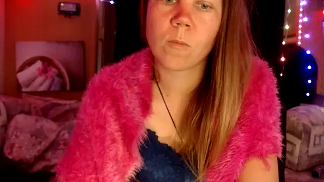 Snapshot of CallMeMaria chatting on February 3, 2:34 pm CallMeMaria online show from February 3, 2:34 pm