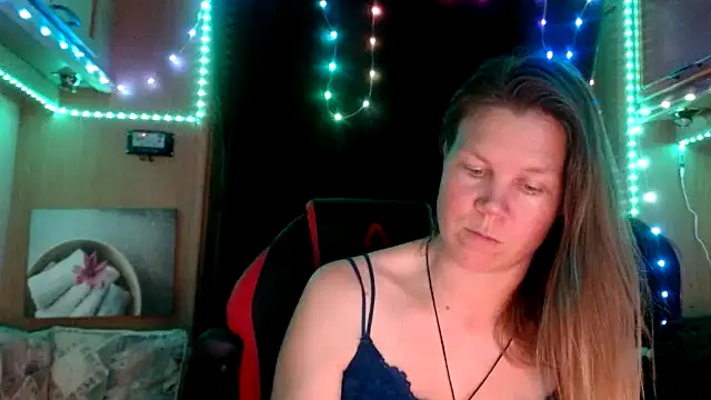 Snapshot of CallMeMaria chatting on February 3, 8:13 pm CallMeMaria online show from February 3, 8:13 pm