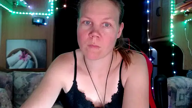 Snapshot of CallMeMaria chatting on February 5, 1:44 pm CallMeMaria online show from February 5, 1:44 pm