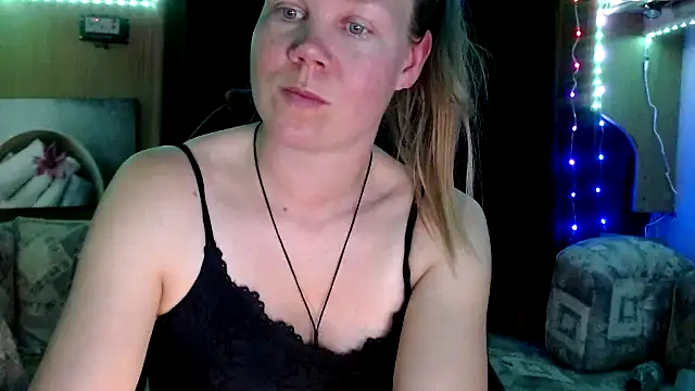 Snapshot of CallMeMaria chatting on February 5, 8:57 pm CallMeMaria online show from February 5, 8:57 pm