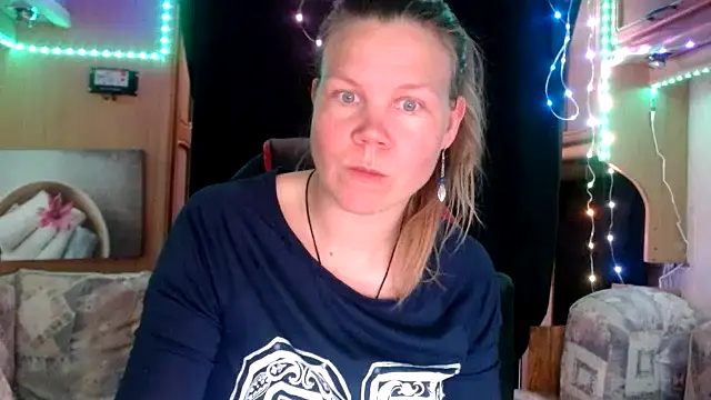 Snapshot of CallMeMaria chatting on February 6, 4:25 pm CallMeMaria online show from February 6, 4:25 pm