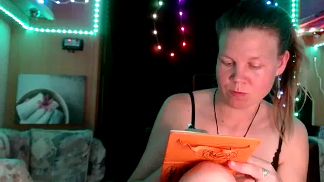 Snapshot of CallMeMaria chatting on February 6, 7:29 pm CallMeMaria online show from February 6, 7:29 pm