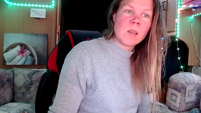 Snapshot of CallMeMaria chatting on February 7, 12:39 pm CallMeMaria online show from February 7, 12:39 pm