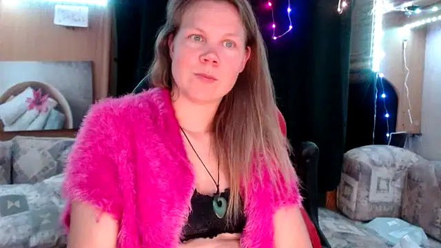 Snapshot of CallMeMaria chatting on February 12, 6:51 pm CallMeMaria online show from February 12, 6:51 pm