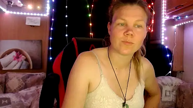 Snapshot of CallMeMaria chatting on February 13, 4:39 pm CallMeMaria online show from February 13, 4:39 pm