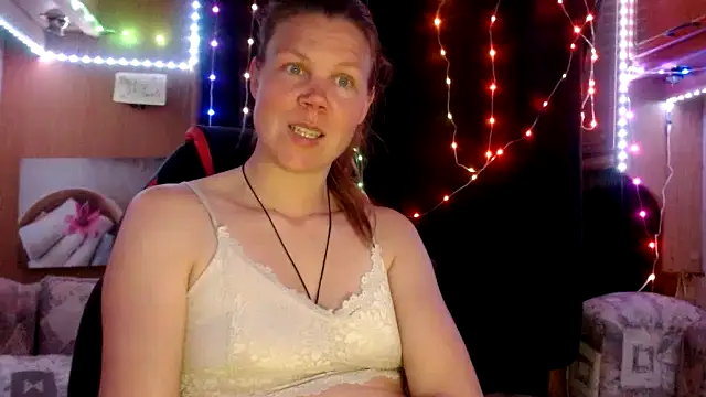 Snapshot of CallMeMaria chatting on February 13, 7:42 pm CallMeMaria online show from February 13, 7:42 pm