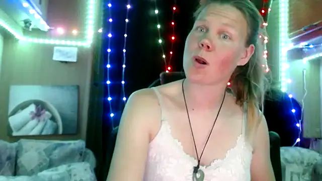 Snapshot of CallMeMaria chatting on February 14, 4:20 pm CallMeMaria online show from February 14, 4:20 pm