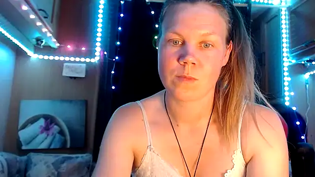 Snapshot of CallMeMaria chatting on February 15, 9:15 pm CallMeMaria online show from February 15, 9:15 pm