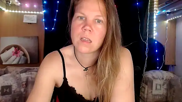 Snapshot of CallMeMaria chatting on February 17, 10:07 am CallMeMaria online show from February 17, 10:07 am