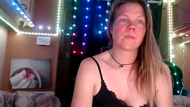 Snapshot of CallMeMaria chatting on February 17, 6:37 pm CallMeMaria online show from February 17, 6:37 pm