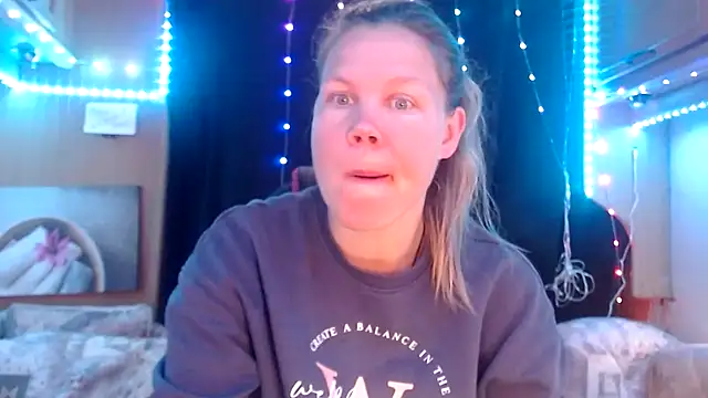 Snapshot of CallMeMaria chatting on February 19, 10:12 am CallMeMaria online show from February 19, 10:12 am