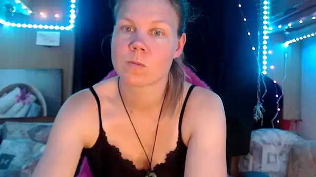 Snapshot of CallMeMaria chatting on February 21, 1:22 pm CallMeMaria online show from February 21, 1:22 pm