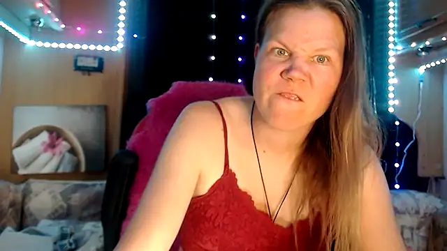 Snapshot of CallMeMaria chatting on February 24, 4:26 pm CallMeMaria online show from February 24, 4:26 pm