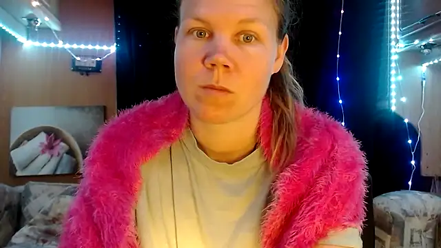 Snapshot of CallMeMaria chatting on February 28, 10:20 am CallMeMaria online show from February 28, 10:20 am