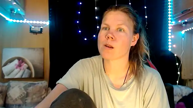 Snapshot of CallMeMaria chatting on February 28, 1:25 pm CallMeMaria online show from February 28, 1:25 pm