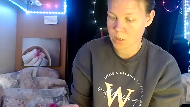 Snapshot of CallMeMaria chatting on March 3, 10:06 am CallMeMaria online show from March 3, 10:06 am