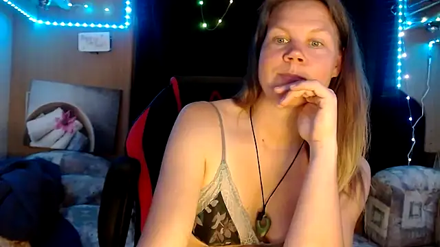 Snapshot of CallMeMaria chatting on March 3, 1:09 pm CallMeMaria online show from March 3, 1:09 pm