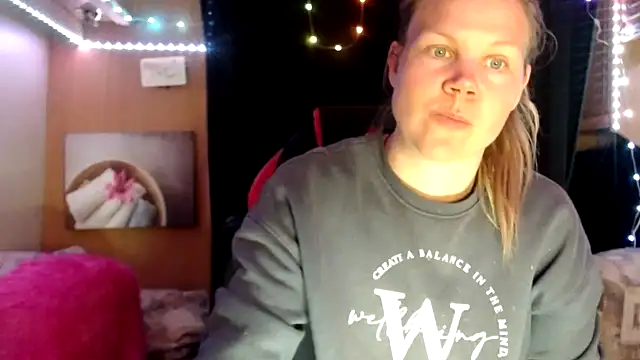 Snapshot of CallMeMaria chatting on March 4, 5:56 pm CallMeMaria online show from March 4, 5:56 pm