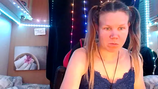 Snapshot of CallMeMaria chatting on March 7, 1:40 pm CallMeMaria online show from March 7, 1:40 pm