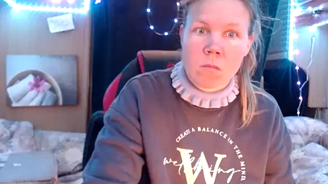 Snapshot of CallMeMaria chatting on March 11, 11:12 am CallMeMaria online show from March 11, 11:12 am