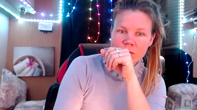 Snapshot of CallMeMaria chatting on March 11, 3:34 pm CallMeMaria online show from March 11, 3:34 pm