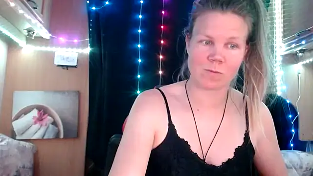 Snapshot of CallMeMaria chatting on March 13, 3:39 pm CallMeMaria online show from March 13, 3:39 pm