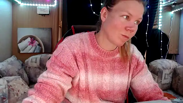 Snapshot of CallMeMaria chatting on March 19, 11:06 am CallMeMaria online show from March 19, 11:06 am