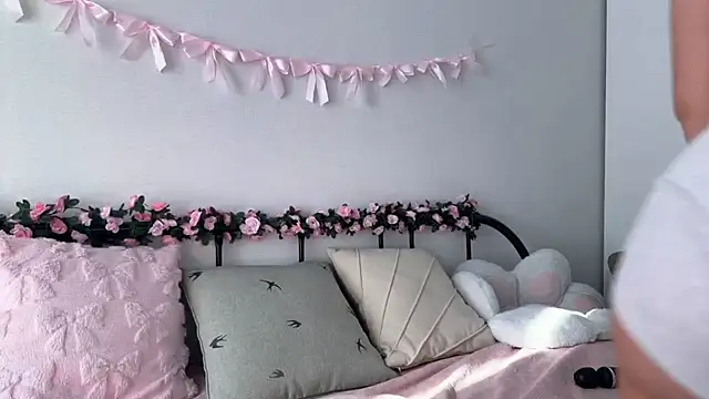 Anna Six online show from April 1, 3:51 am