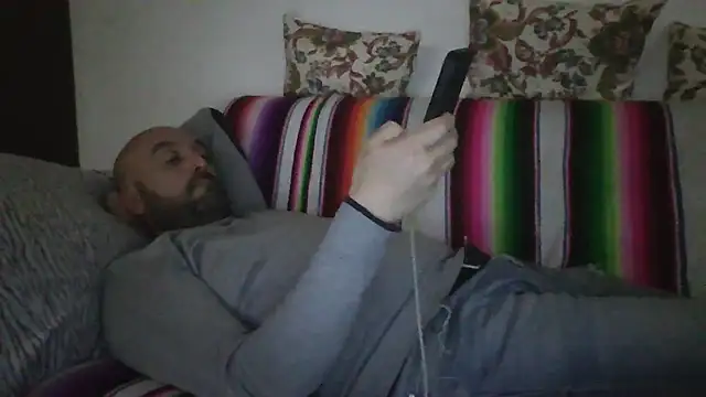 Snapshot of maxxxio12 chatting on April 5, 4:48 pm maxxxio12 online show from April 5, 4:48 pm