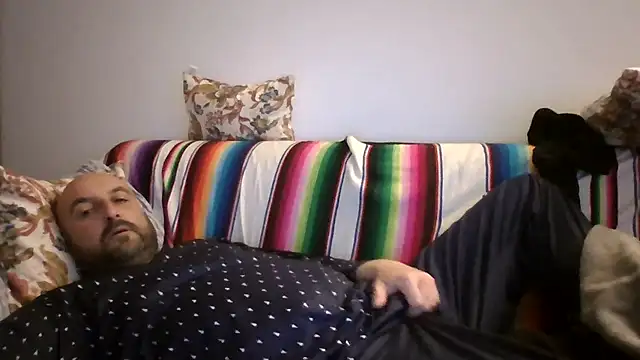 Snapshot of maxxxio12 chatting on April 15, 7:21 pm maxxxio12 online show from April 15, 7:21 pm