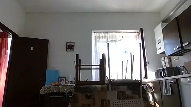 Snapshot of maxxxio12 chatting on April 25, 10:29 am maxxxio12 online show from April 25, 10:29 am