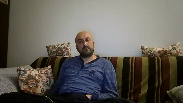 Snapshot of maxxxio12 chatting on April 27, 7:34 pm maxxxio12 online show from April 27, 7:34 pm
